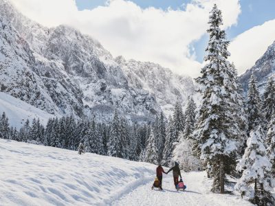 F015494-0117_winter_family_fun_tamar_valley_tent_film-photo-m-WEB